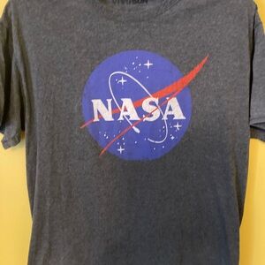 V fifthsun NASA T-shirt, large